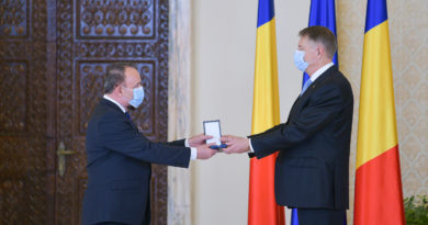 Luan Topciu a fost decorat cu Ordinul „Meritul cultural”, de către Președintele României